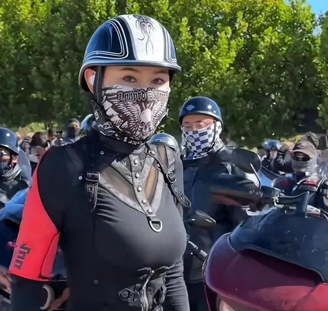 千万粉机车博主盟主安全官：潇洒旅途背后，多渠道营收撑起阔绰日常刷短视频偶然