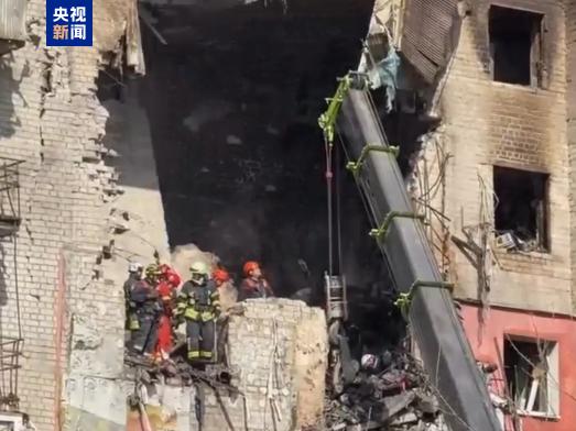 其实胜负已分泽连斯基去了阿塞拜疆，在阿塞拜疆喊话，要重启美俄乌三方谈判，俄罗斯