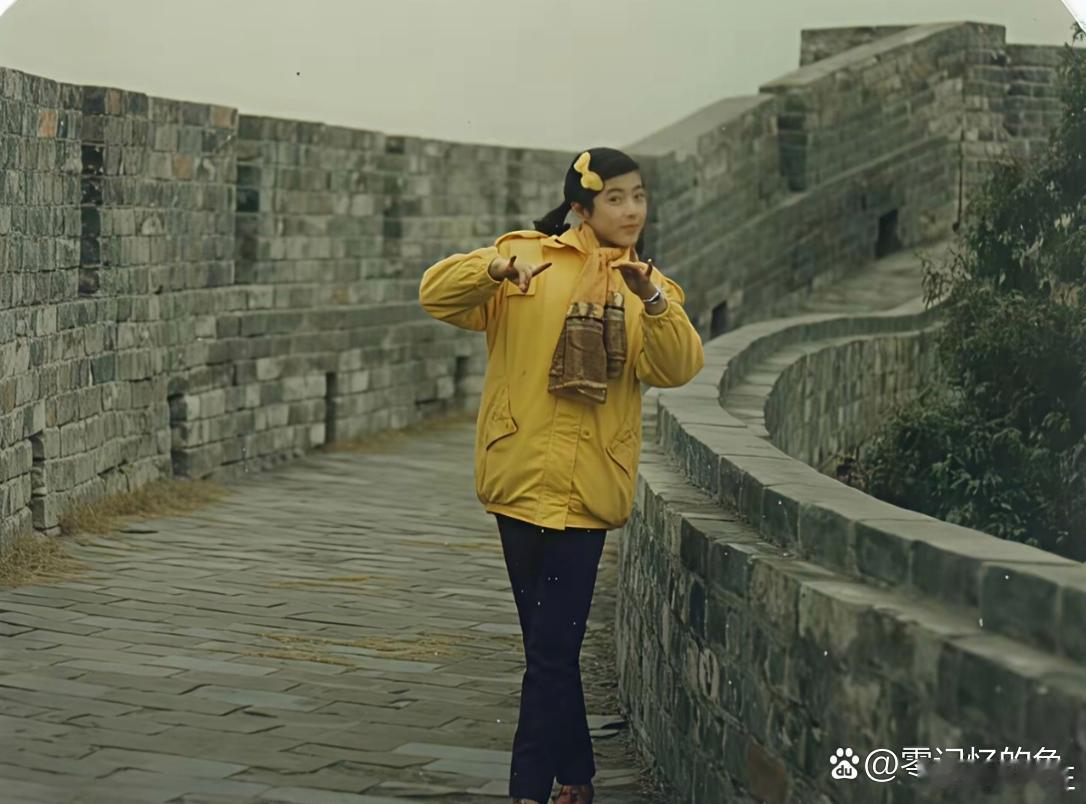 曾黎晒自己40年前的对比照。