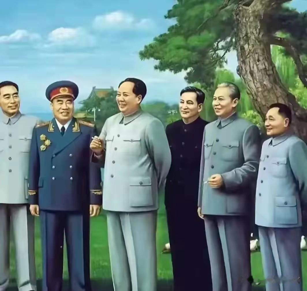 这张经典合影，开国元勋并肩而立，神情从容喜悦。他们是新中国的缔造者，一同领导人民
