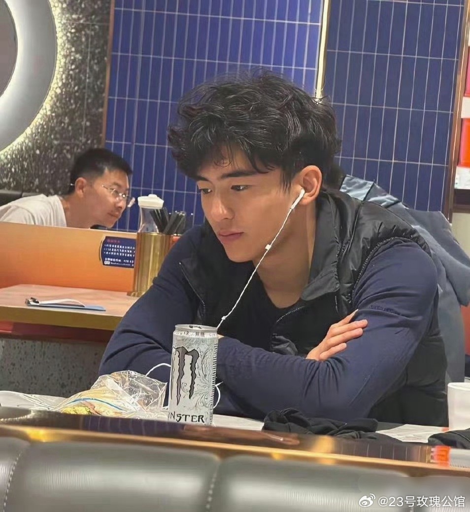 谢霆锋儿子，换个发型就是谢霆锋本人！