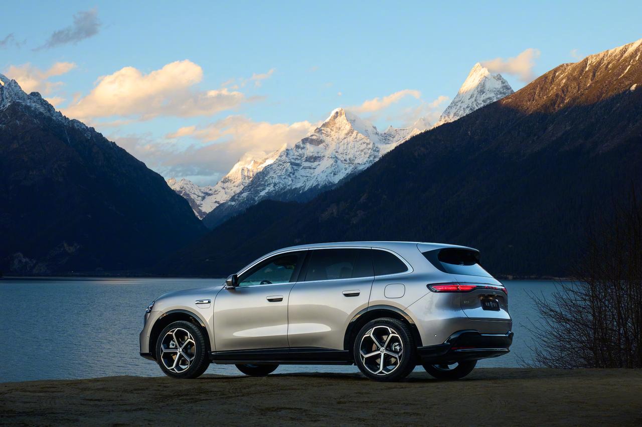 年轻人买车，既要好开，更要好玩。余承东那句“问界M6拓展配件超丰富”，正好说到了