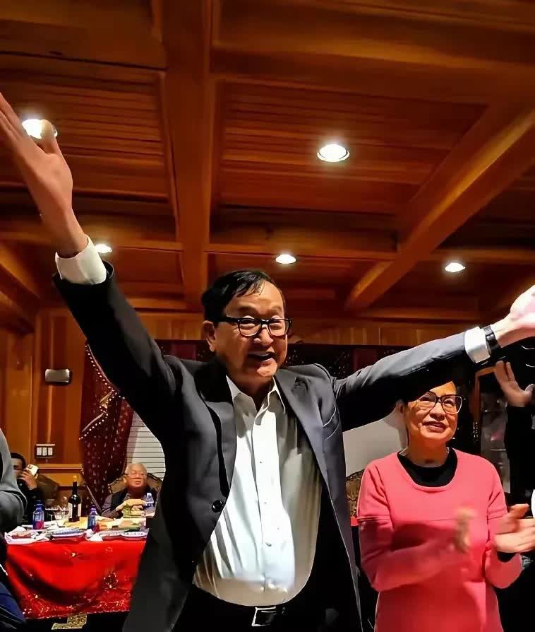 柬埔寨不管谁掌权，谁当首相都是搜刮民脂民膏，看看桑兰西在法国过得怎么样就知道了，