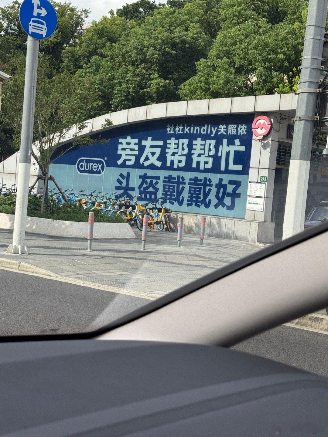 今天在上海马路上遇到的车，最后一张是我自己的MEGA​​​