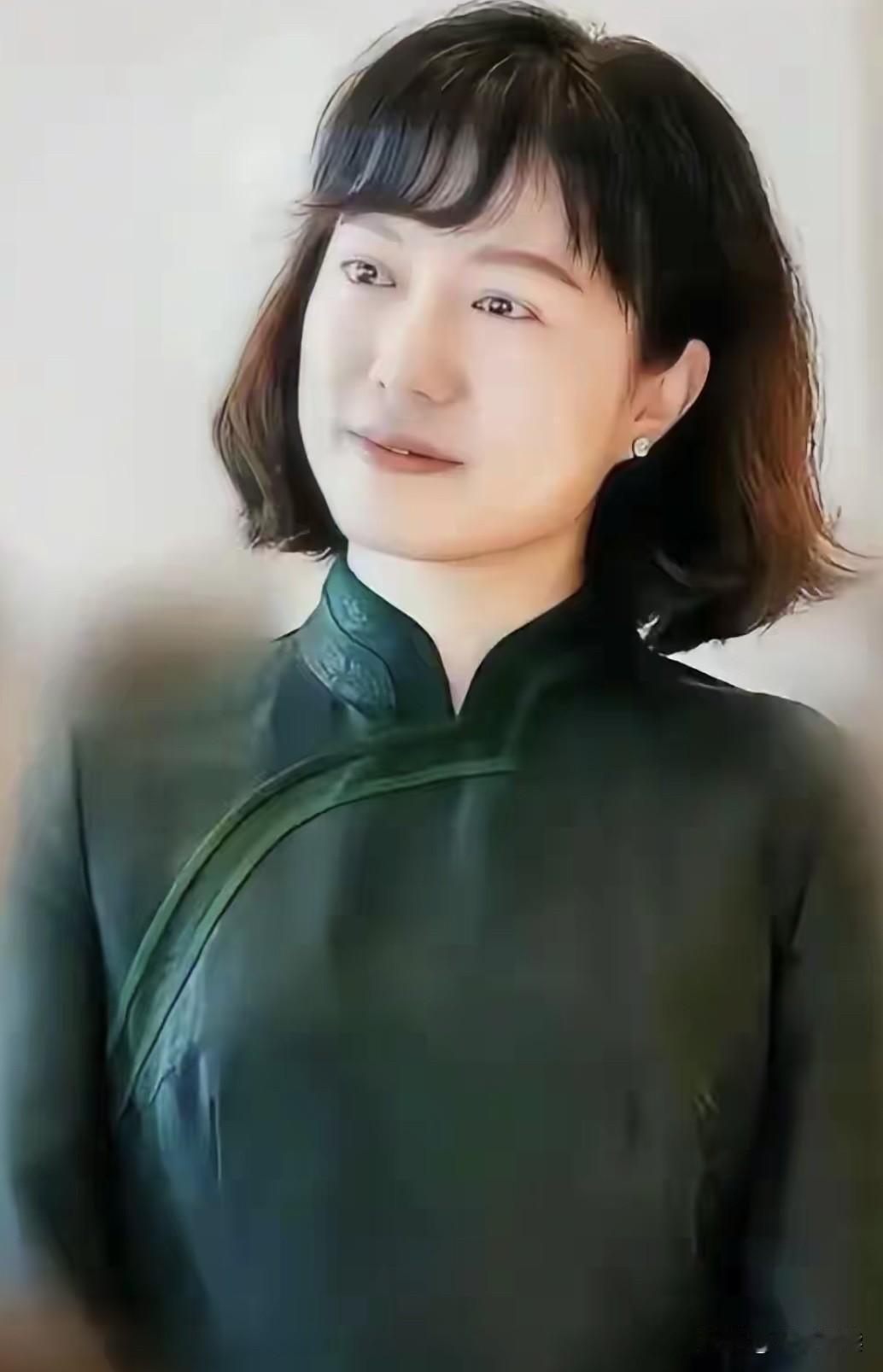 有人说翁帆用20年青春,仅换得清华苑”的居住权,这也太不值得了!但是对她来讲,如