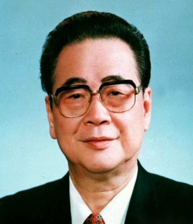 一个人，在生命最后一刻，用尽全身力气，从昏迷中挣扎出来，只为叫一个人的名字。这