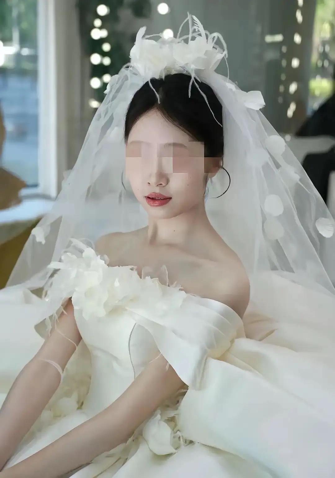 太寒心！某地方，一对准备结婚的情侣在选婚纱时闹翻，35岁男生订婚已花近30万，女