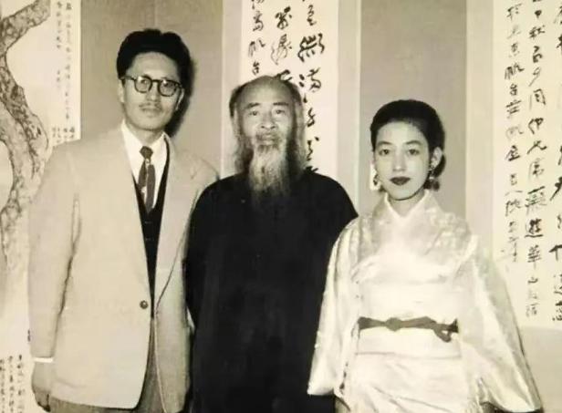 张大千在日本时喜欢上一个女人，并将其带到家里做“侍女”，和太太徐雯波住在一个屋檐