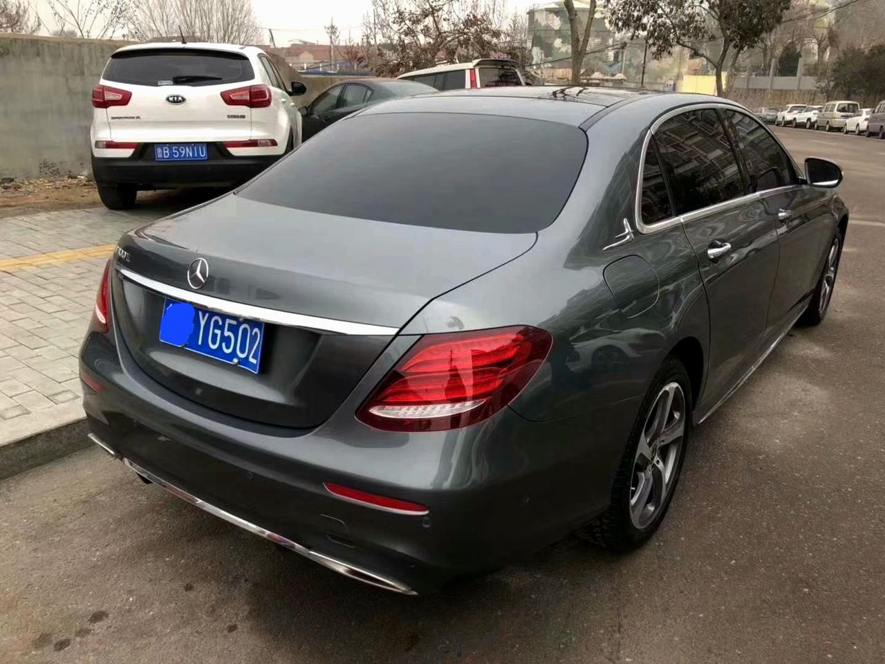 这是奔驰的e300，可以说这台车相当成功啊。铝换钢让他出现了断轴的现象。而且它的