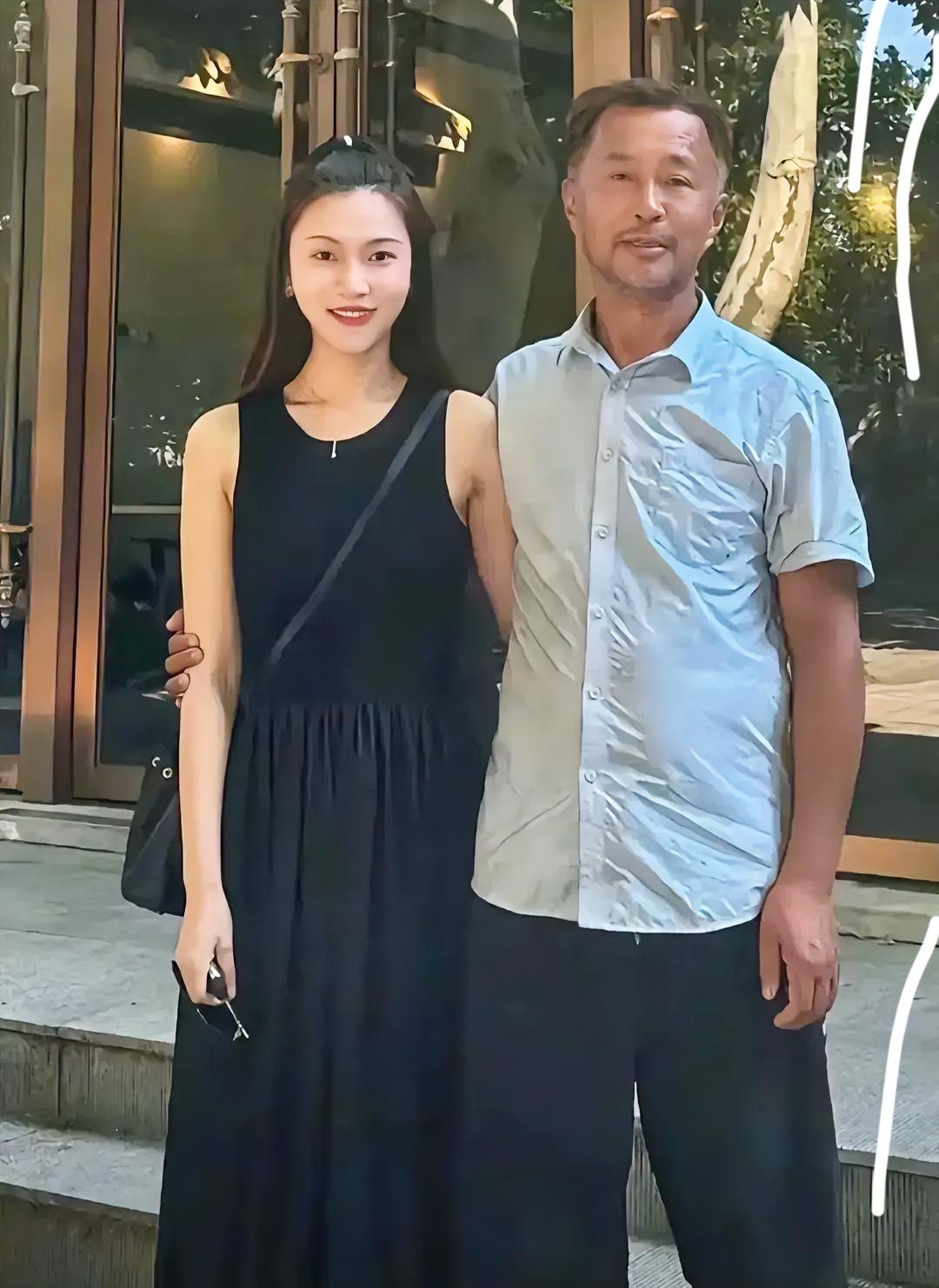 我查了一下，沈巍和晓晓的事儿，不查不知道，一查我跪了，原以为年龄差是道坎，