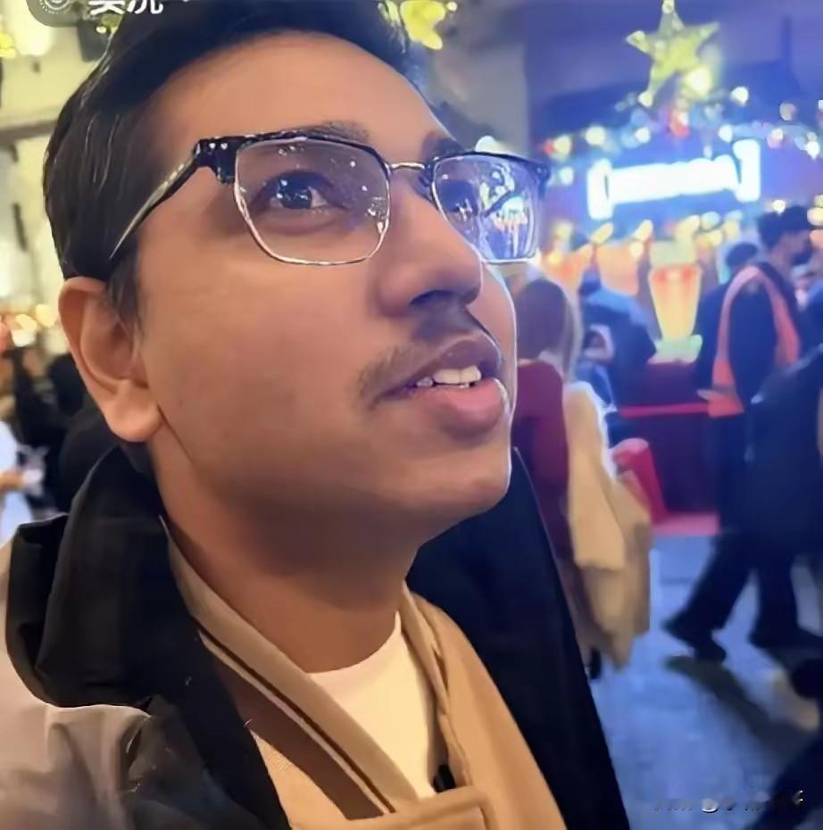 有个事我一直不敢说我发现一些管理者有个非常严重的问题，就是对外籍人士习惯