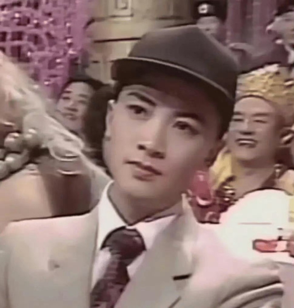 35岁的迟重瑞当年坐在春晚观众席，这颜值不比小鲜肉差