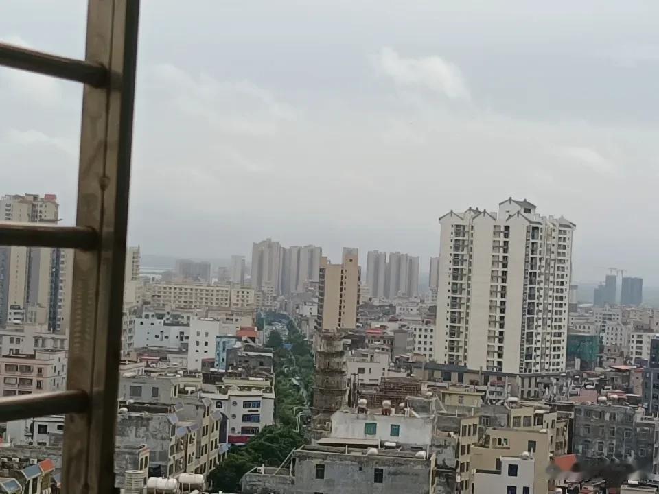 我实在理解不了我妈，她每个月退休金4500，她那些跳广场舞的姐妹问她，她说75