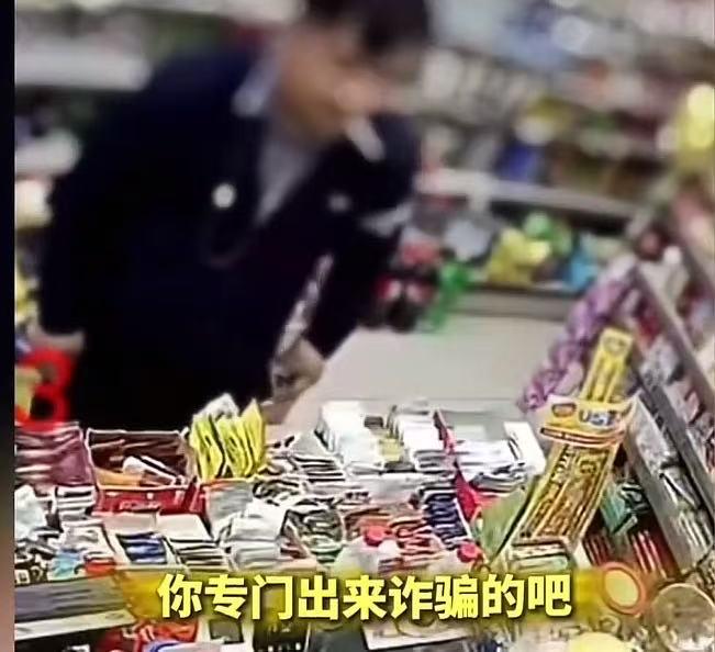 “真是人才，这种发财的方法都能想出来！”成都，小伙买烟后，突然掏出身份证对老板说