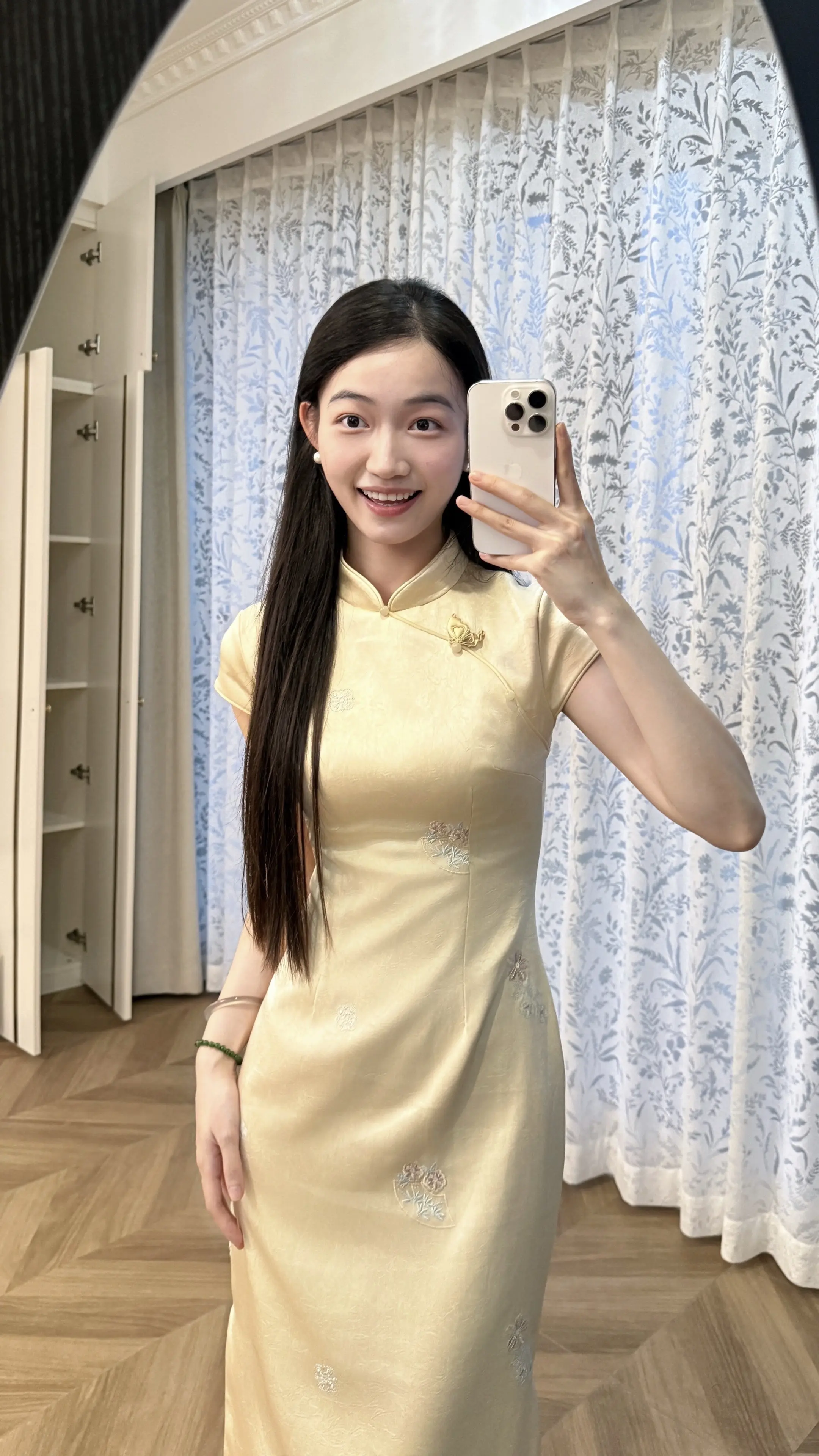你可以永远相信旗袍的魅力。