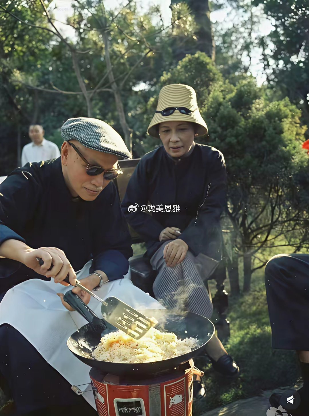 闲暇时间的蒋介石亲自下厨炒蛋炒饭