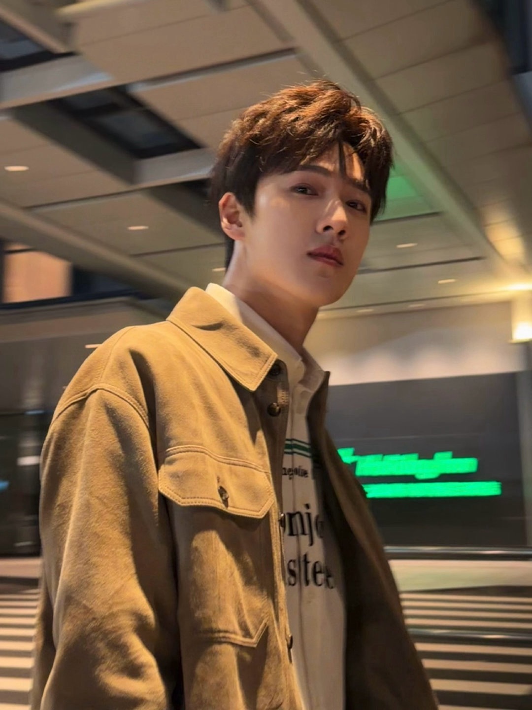 李昀锐｜Dior2026秋冬大秀出发造型出图，身穿Dior新季系列，清爽舒适！