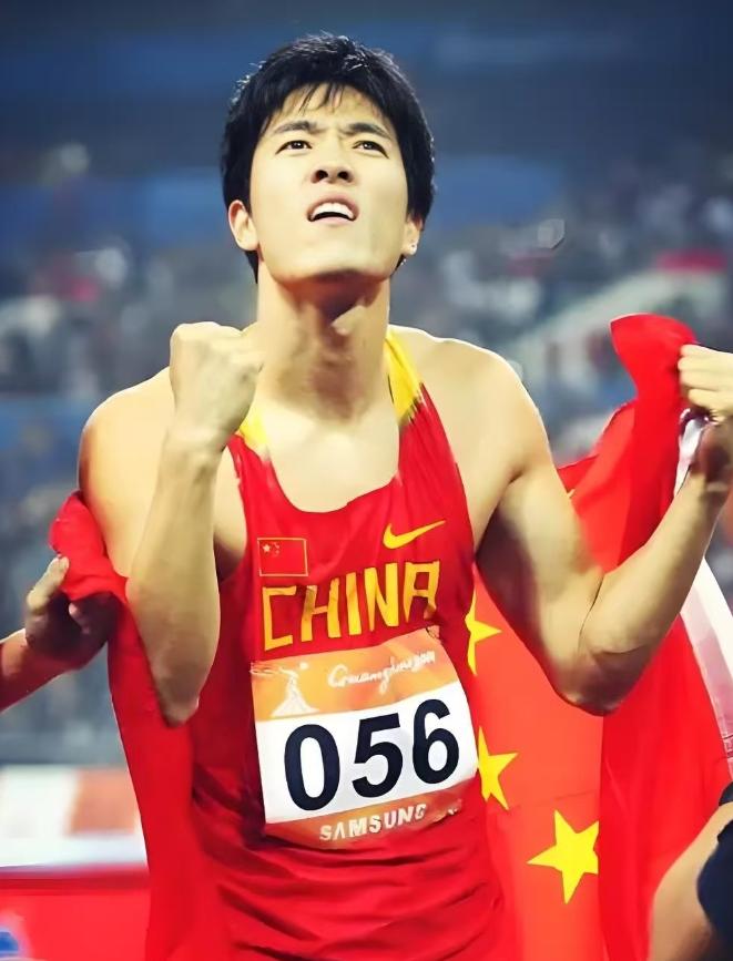刘翔这个人不查不知道，一查才知道原来他取得了这么大成就。48次世界大赛，36个冠