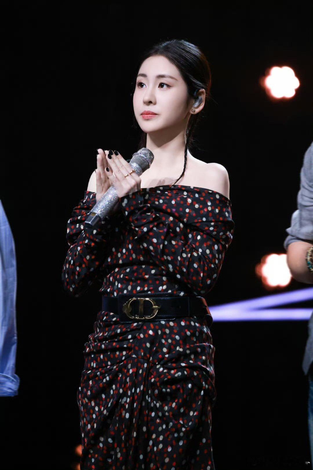 碧晨ost女王杀回来了张碧晨的钻石音质太能打了，一开口就自带故事感，不管是虐心旋