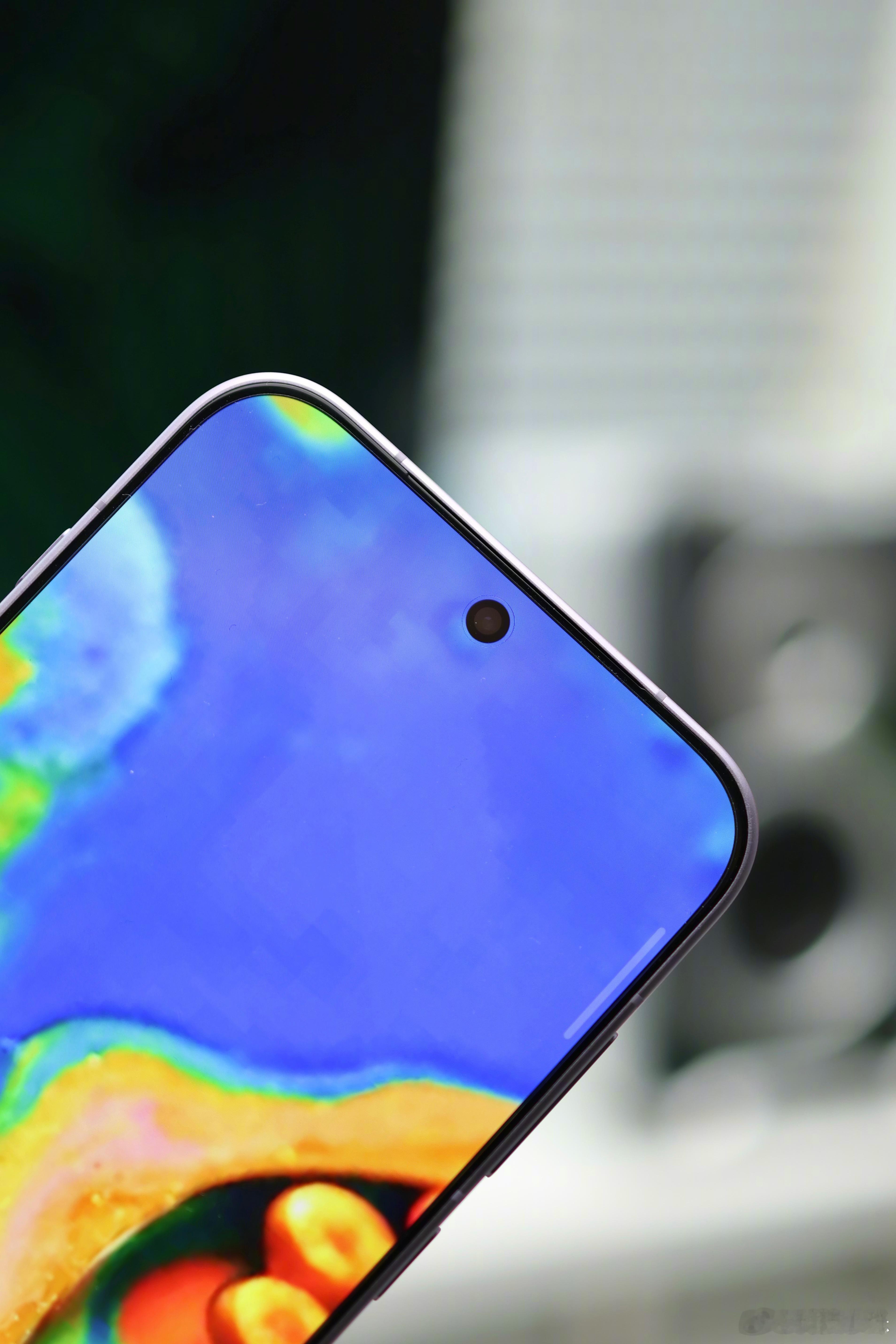 一加15的边框依然还是是行业最窄的吧，1.15mm，短时间内很难有对手超越它，