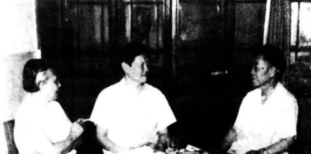 1957年，正在北京功德林战犯管理所接受改造的杜聿明接到了周总理派人带来的好消息