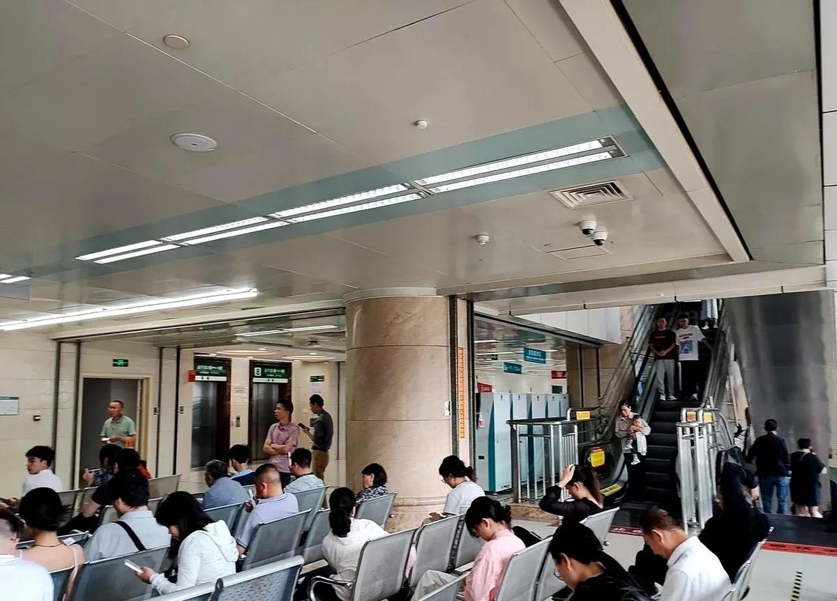 南方医科大那边，开始清退硕士学历的医生了！最先被干掉的，你猜是谁？不是那