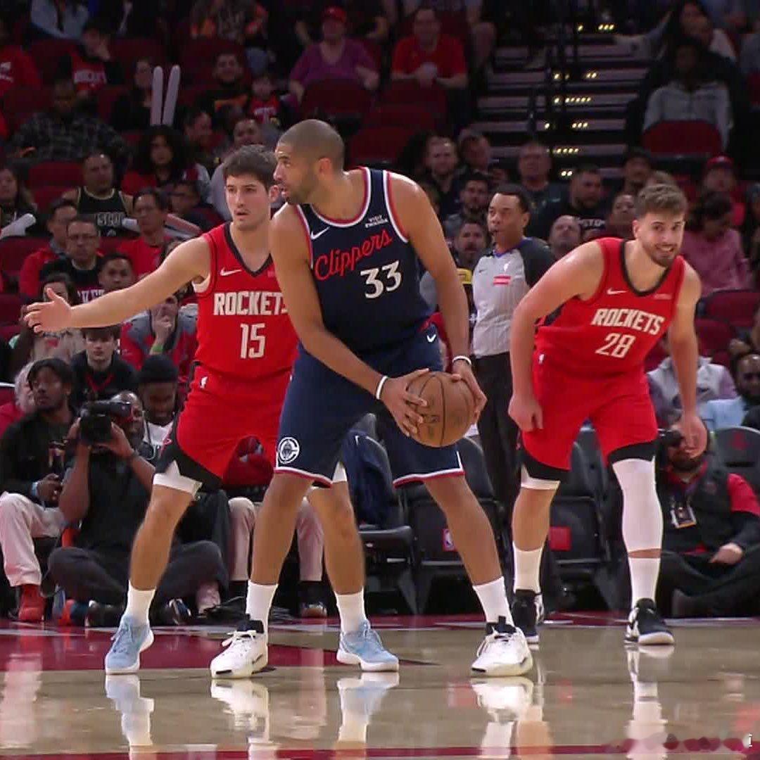 申京：想想一会发生的事就兴奋你个老六！明年的喜人奇妙夜没申老师不看！！休斯敦火箭