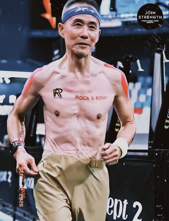 昨晚跟我妈聊王石的事，聊了一个多小时。我妈说“这老头图啥呢，享享清福不好吗”
