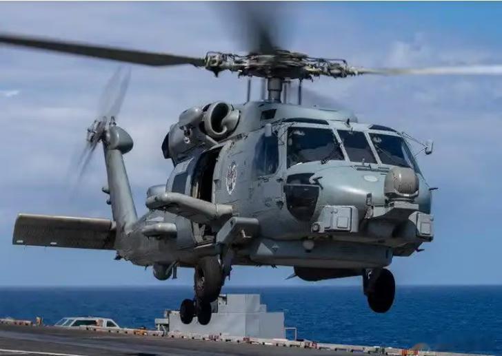 太紧张了,美军竟然在南海一天摔俩!“老航母”晚节不保,预示美军霸权要玩完这两天,