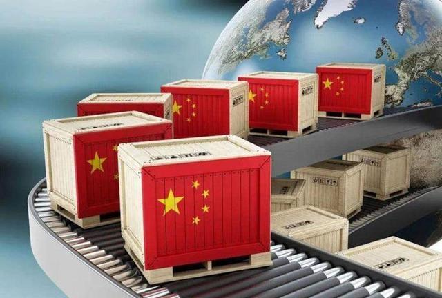 全世界现在都在赌中国和美国到底谁先扛不住。目前的状况是中国有货，美国有钱，但美国