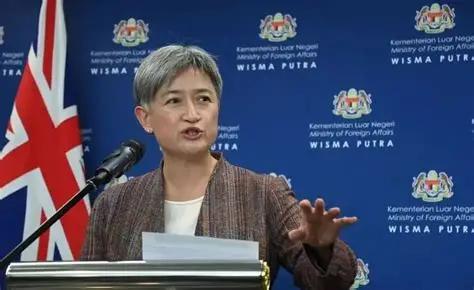 澳大利亚外长黄英贤发表声明，7月21日，针对中菲在仁爱礁发生冲突后，澳大利亚
