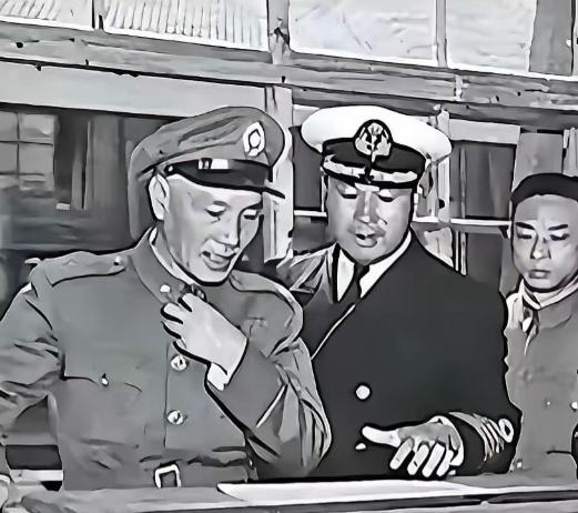 1938年，薛岳怒吼要枪毙桂永清，蒋介石冷冷问了一句：你知道他岳父是谁吗？毙了！