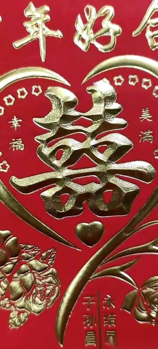 “妈，婚礼那天你跟我爸一起上去，叔叔就坐底下吃席吧。”儿子把大红的婚礼流程表往桌