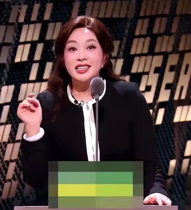 大家不要再羡慕76岁的刘晓庆了，我们永远不可能成为她仅仅一个条件，我们就无法达