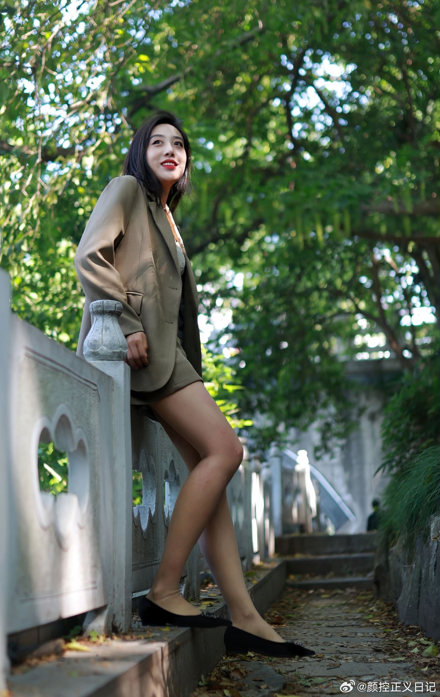街拍成熟的姑娘美女