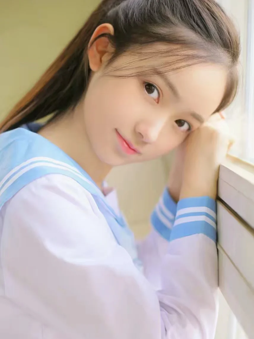 一个十年前想当小偶像的女孩
