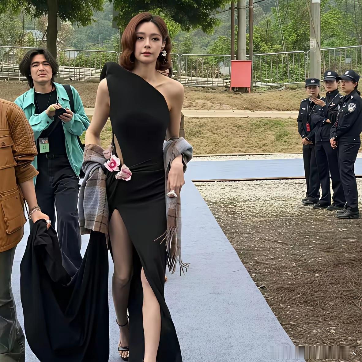 一直挺好奇杜海涛当初是怎么被她吸引的。