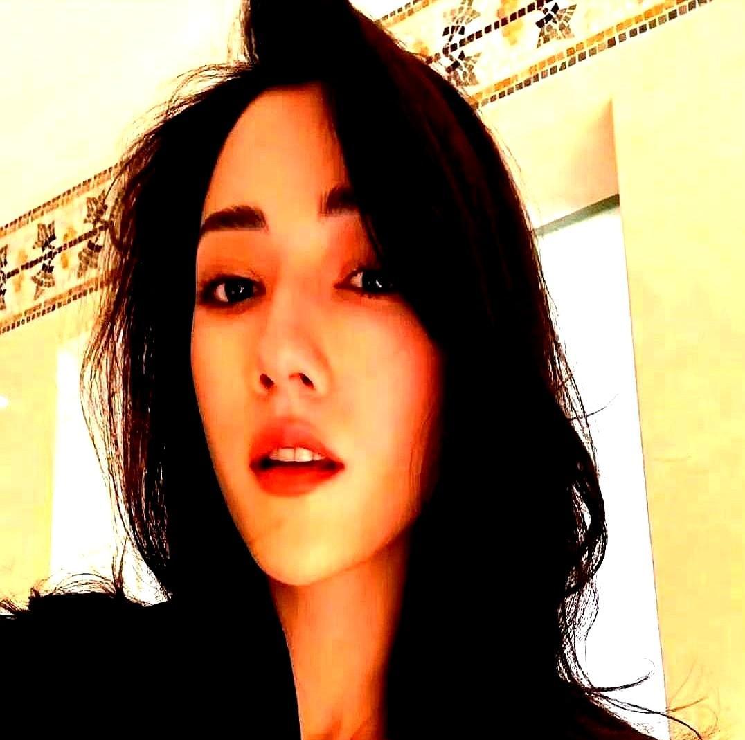 霍启山又恋爱了？人家不找演员，专挑运动员。这事儿真不是巧合，是家族战略的一部