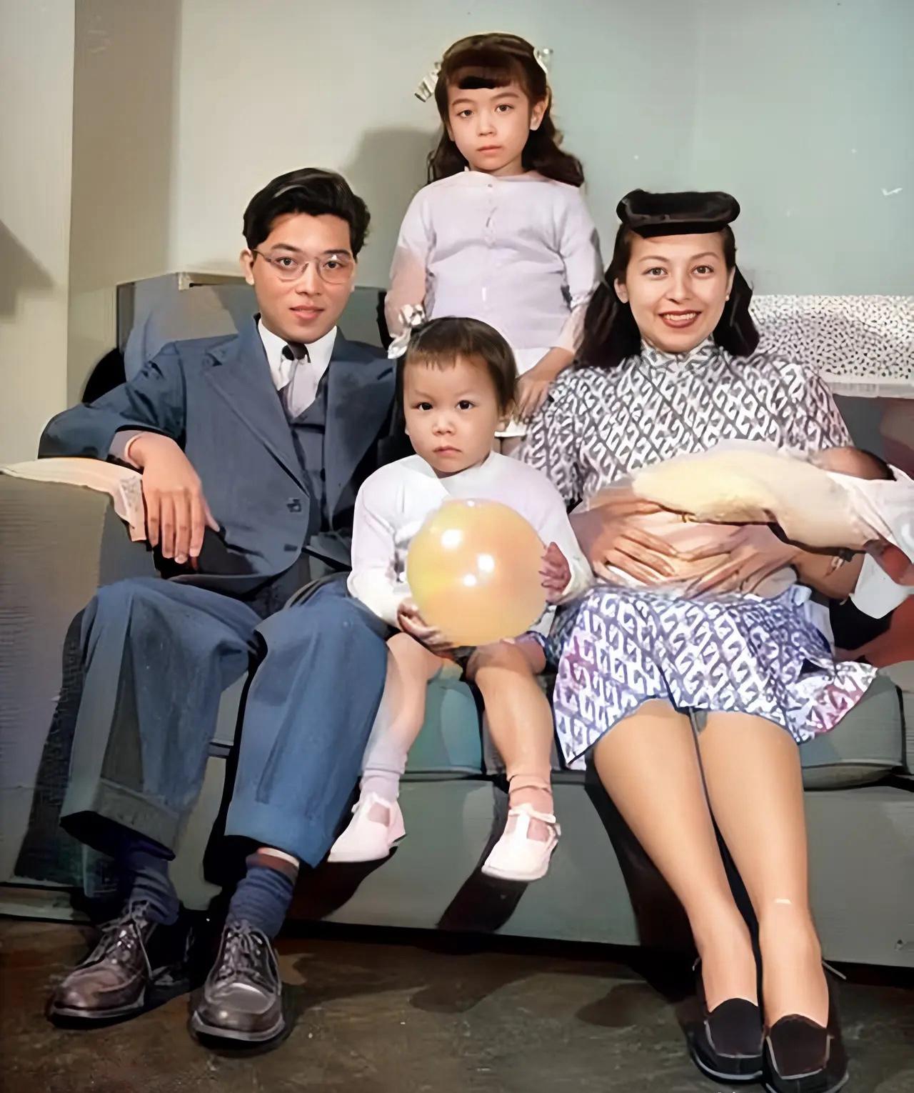 1948年，李宗仁长子李幼邻一家五口的合影照片，他是原配李秀文所生的孩子，从小跟