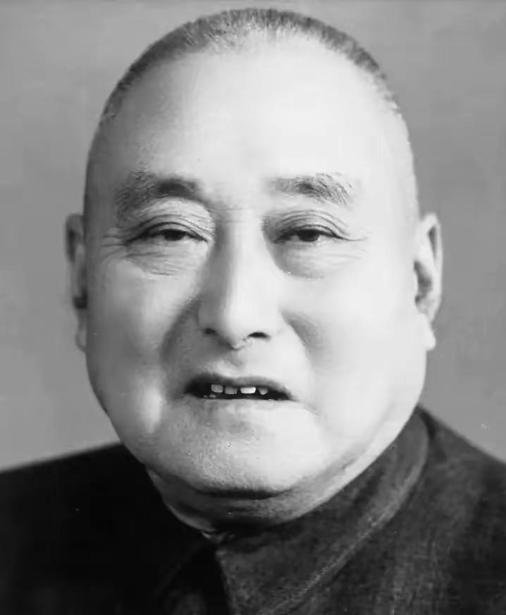 1950年，周恩来琢磨入朝部队的番号，想叫“支援军”。黄炎培直摇头：“这词儿太硬