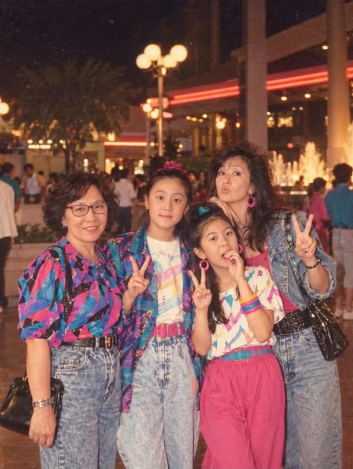贾静雯，应该是离婚后最幸运的女星了。没想到和前夫生的梧桐妹，居然成了孙家唯一