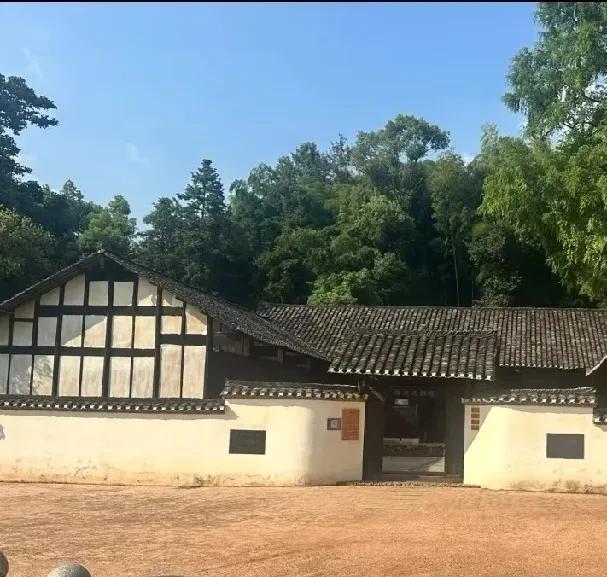 “就考了个二本大学，就到处人请人喝升学喜酒，想收红包想疯了！”早上我出外面走了