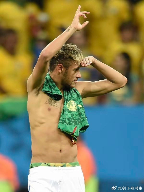 内马尔这安排太稳了！巴甲第38轮桑托斯保级后，他打算先忘足球10天。本赛季他给自