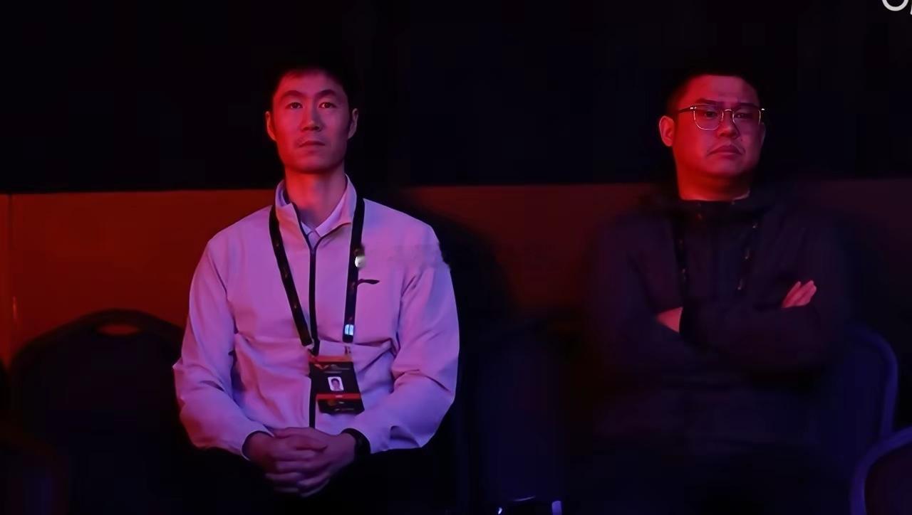 王励勤紧张了不是孙颖莎1比2落后，也不是发挥不好而是莎莎左脚受伤了WTT香港总决