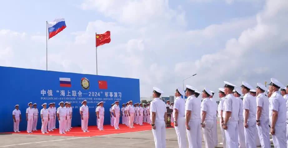 当今世界上最了不得的只有中国与俄罗斯。我认为，现在全世界最了不得的国家不