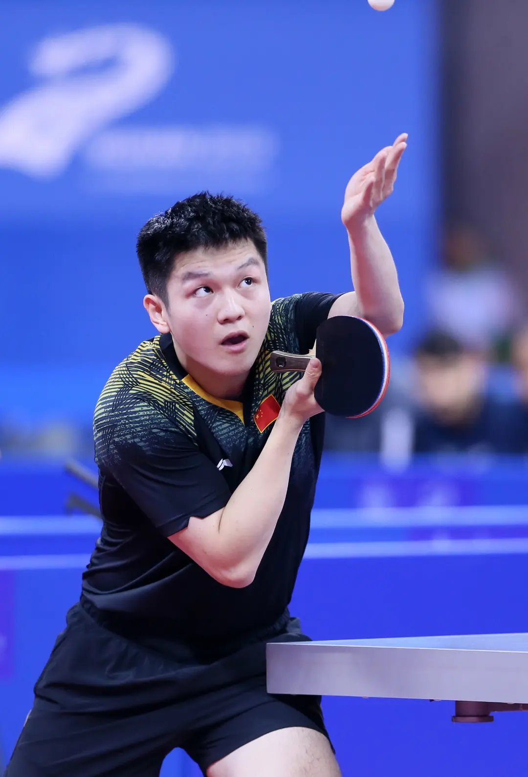 现役乒乓球男单实力排名1、樊振东🇨🇳——无世界排名，但依旧是现役第一人，攻防