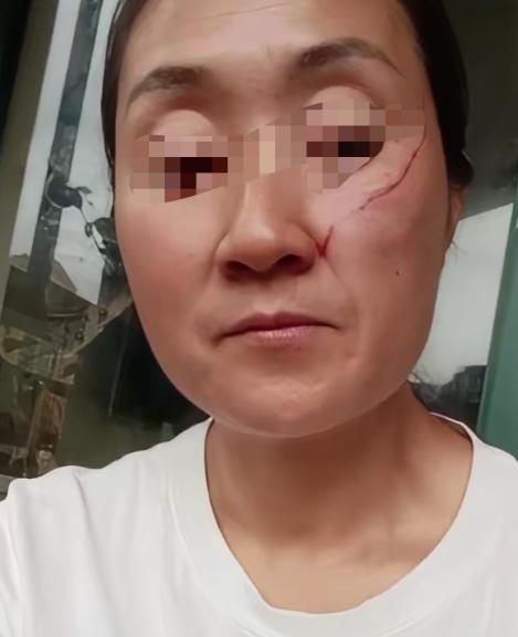 一言难尽！6月11日报道，一位辛苦陪读一年的妈妈在网上哭诉。高考刚结束，中午她做