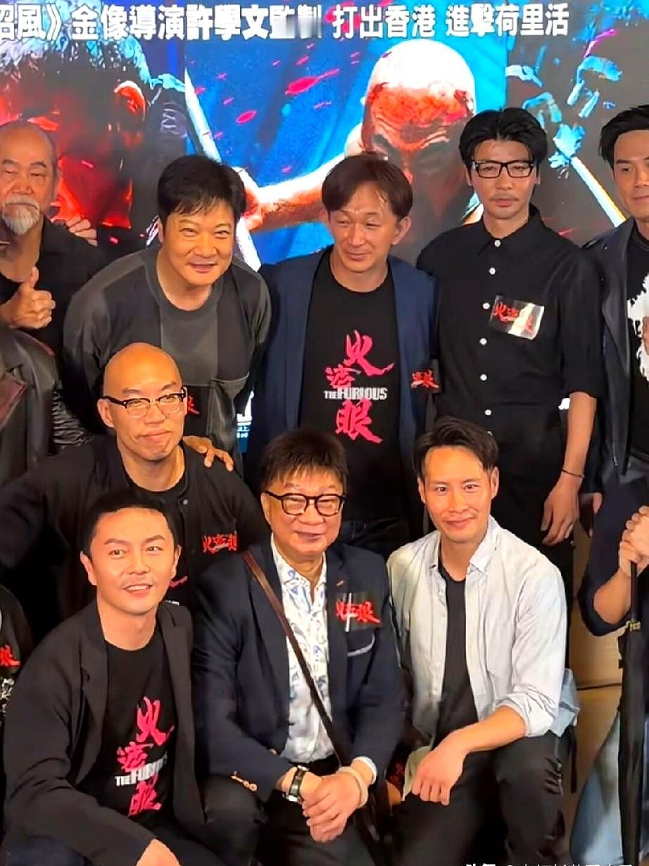 74岁了，还能被人一眼认出来，靠的不是滤镜，是一张真能打的脸。元华这次久违现身