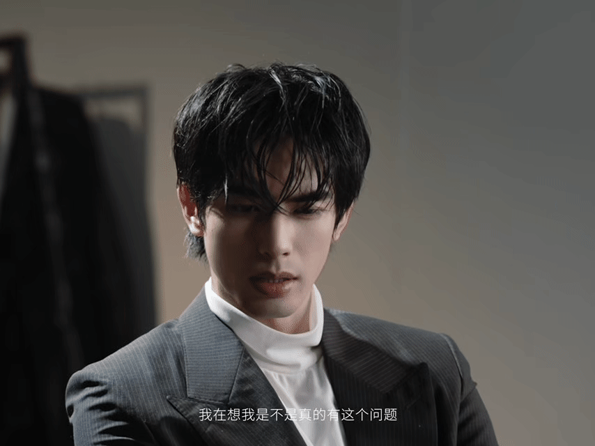 宋威龙回应被叫木头帅哥宋威龙在线澄清木头帅哥称号，坦言这是很大的误解，他性格多