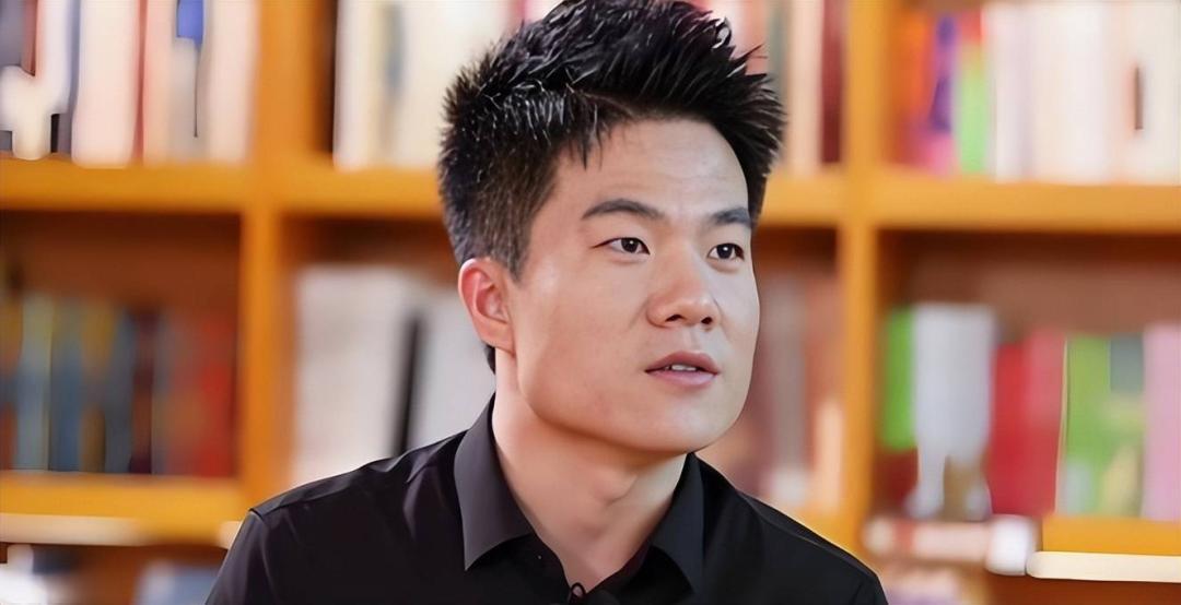 董宇辉爆单沙发陷“代工”争议, 顾家幕后浮现美的“太子”身影